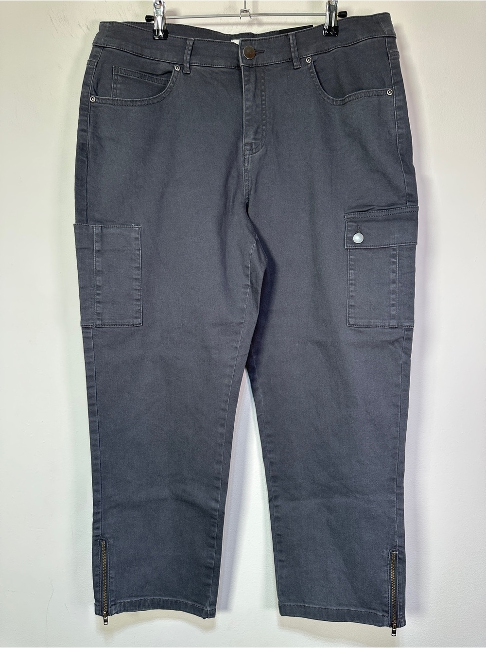 Ricki’s Mid Rise Cargo Cropped Pants Charcoal Gray Size 14 NWT